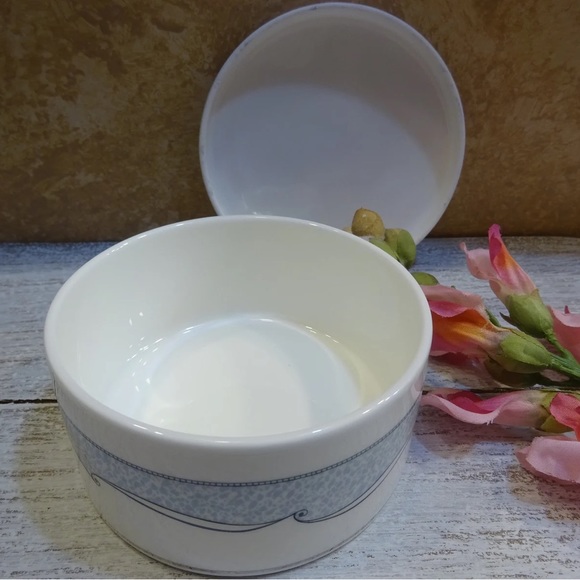 Wedgwood Trinket Box - Picture 2 of 3